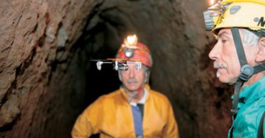 Droni che volano sulla storia