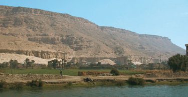 egitto. Nag el Deir e Nag el Mashayikh. Tombe nella grande falesia