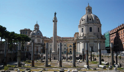 Roma: il tempio dei divi Traiano e Plotina