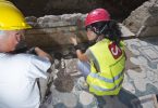 Archeologi a lavoro nell'area di scavo a Ponte Milvio