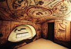 Un ambiente affrescato delle catacombe romane di Vigna Randanini riprodotto al MEIS
