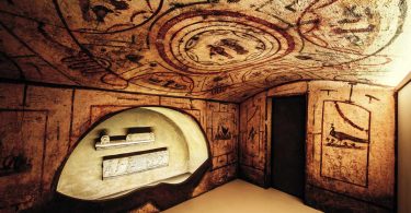 Un ambiente affrescato delle catacombe romane di Vigna Randanini riprodotto al MEIS