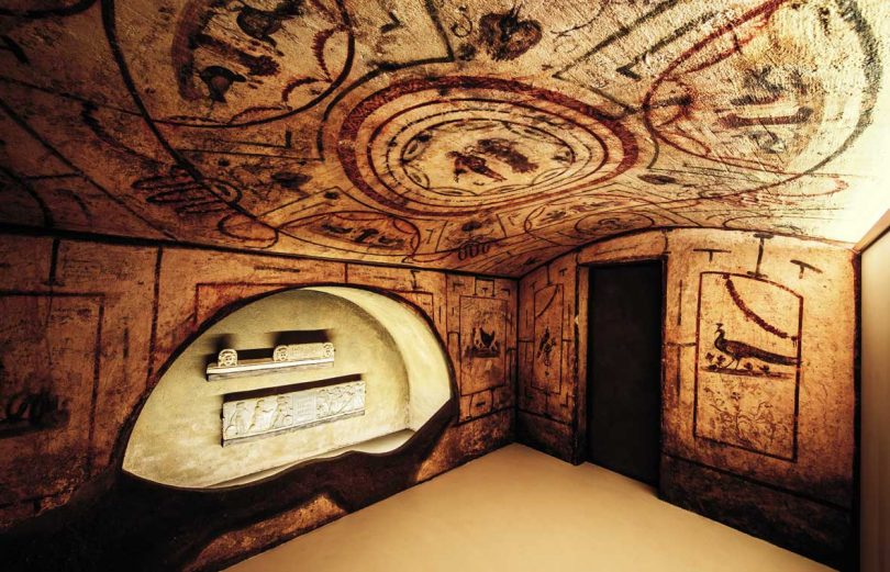 Un ambiente affrescato delle catacombe romane di Vigna Randanini riprodotto al MEIS
