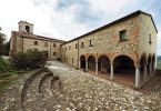 La roccaforte fatta costruire dai Malatesta (XIII-XV sec.) sul punto più elevato e scosceso della rupe di Verucchio a dominio della parte finale della Valmarecchia.