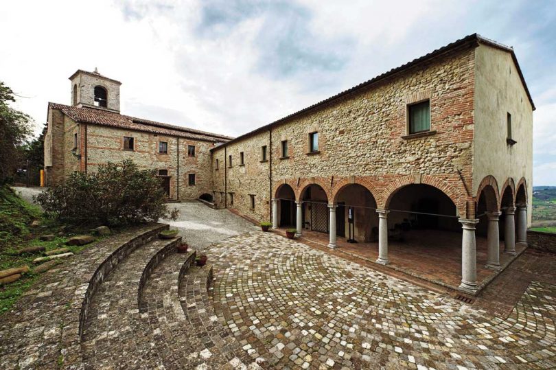 La roccaforte fatta costruire dai Malatesta (XIII-XV sec.) sul punto più elevato e scosceso della rupe di Verucchio a dominio della parte finale della Valmarecchia.