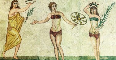 Le ragazze in bikini alla Villa del Casale a Piazza Armerina